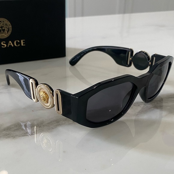 Versace Black Sunglasses - Picture 4 of 5